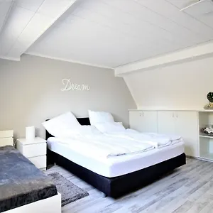 https://charmante-ferienwohnung-im-schonen-randersacker.com-bavaria.com